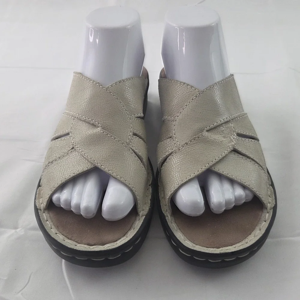Clarks Sandals Womens 8 M Beige Leather Slide Comfort Coastal Grandmother
